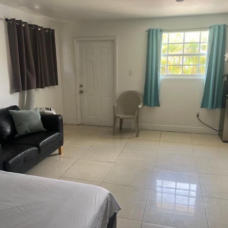 Miami Haven By Airport Villa Luaran gambar