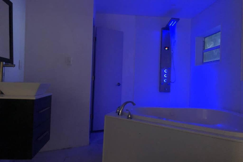 Miami Haven By Airport Villa Luaran gambar
