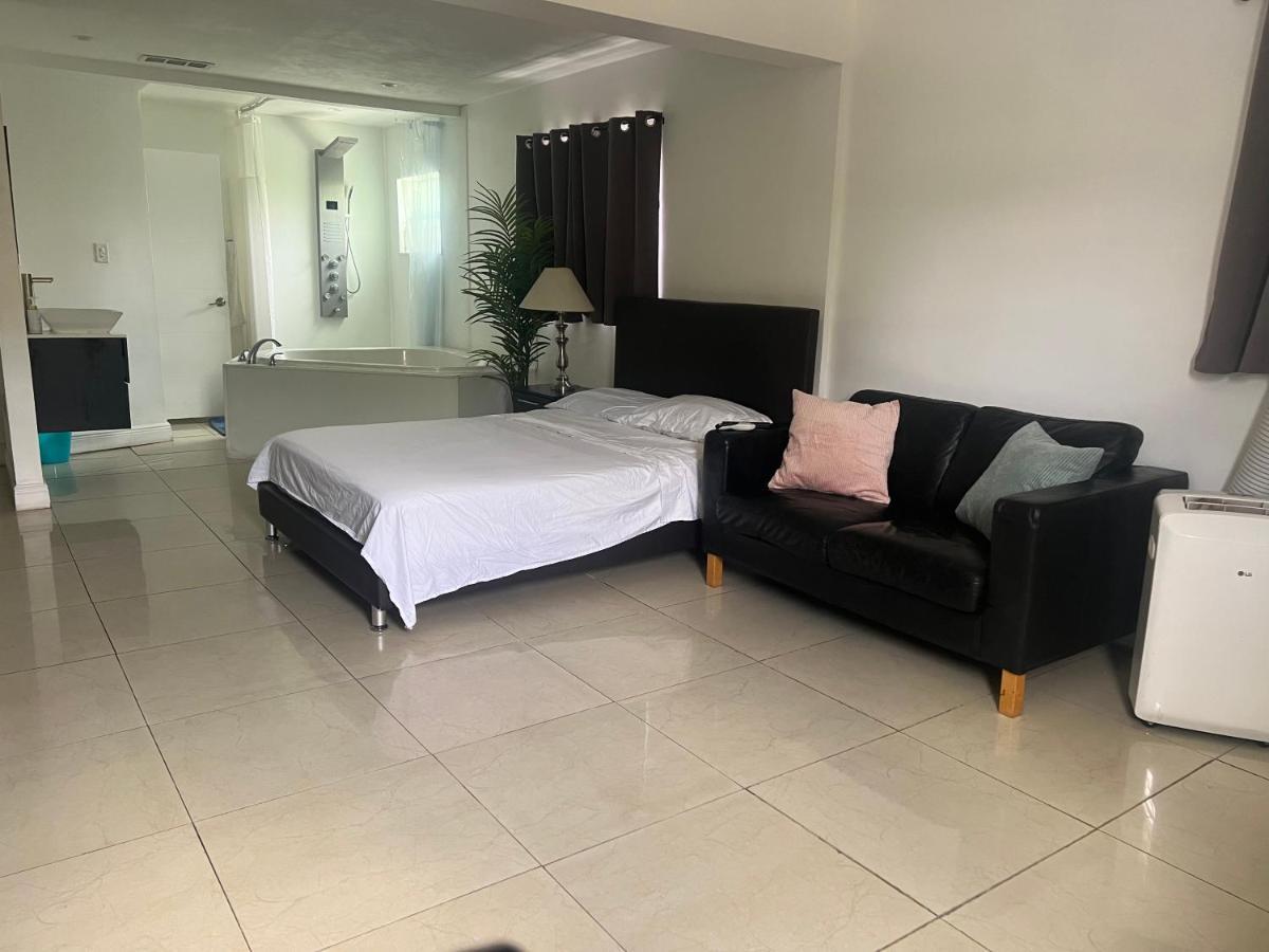 Miami Haven By Airport Villa Luaran gambar