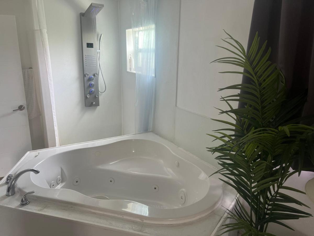 Miami Haven By Airport Villa Luaran gambar